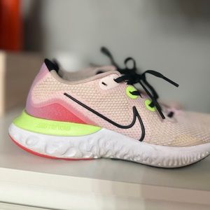 PINK NIKE SNEAKERS